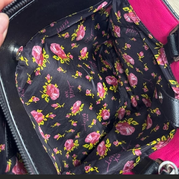 Women's Betsey Johnson XOXO Bow Tote Handbag Satchel  multi  compartments Black - Picture 8 of 10